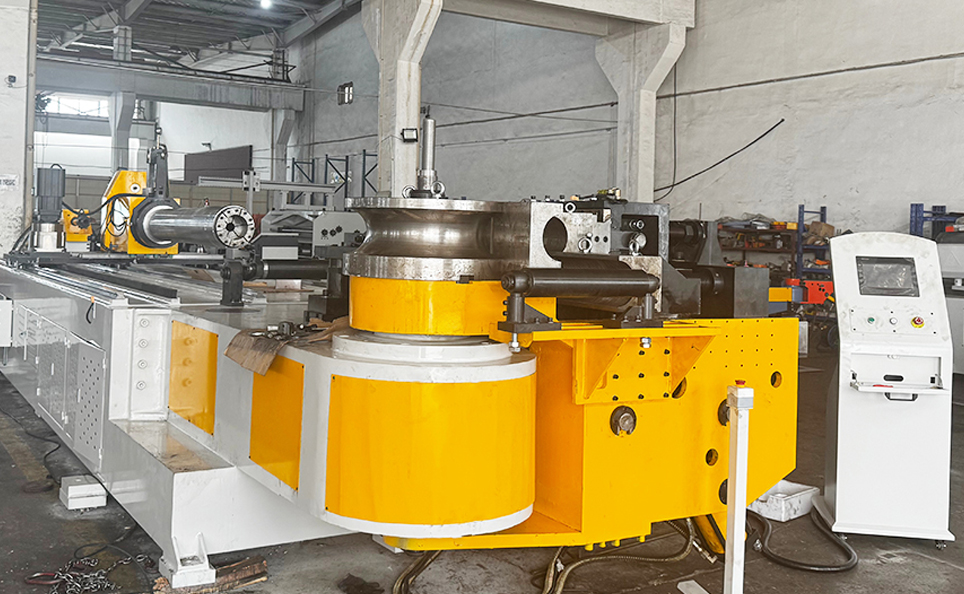 CNC L serija potpuno automatski stroj za savijanje cijevi sa servo-hidrauličkom kontrolom CNC L serija potpuno automatski stroj za savijanje cijevi sa servo-hidrauličkom kontrolom