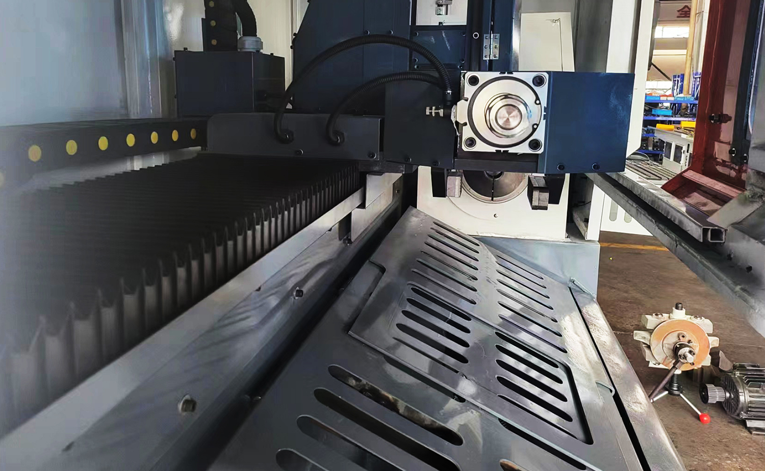 MCJG120 3D laserski stroj za rezanje cijevi