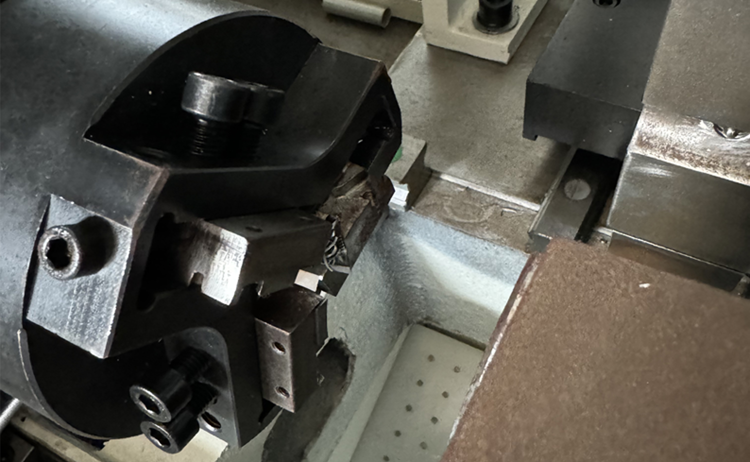 DEF680CNC serija brzih servo strojeva za skošenje cijevi s dvostrukom glavom