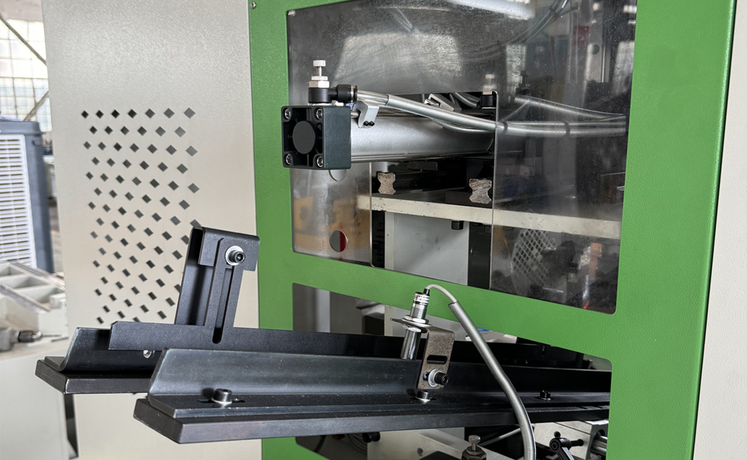 DEF680CNC serija brzih servo strojeva za skošenje cijevi s dvostrukom glavom