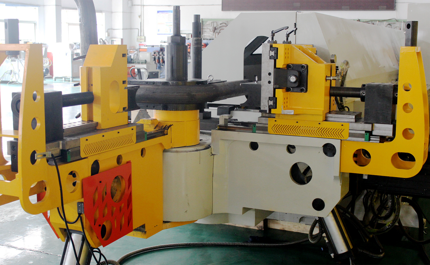 CNC M serija potpuno automatski stroj za savijanje cijevi s više radijusa